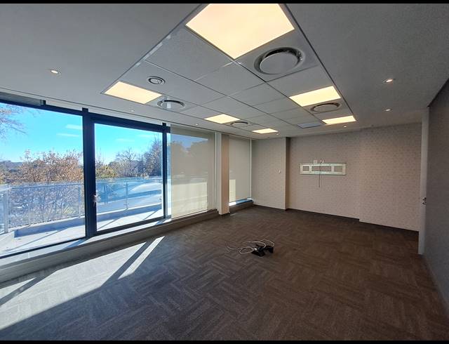 3,438M² OFFICE TO LET IN WAVERLEY